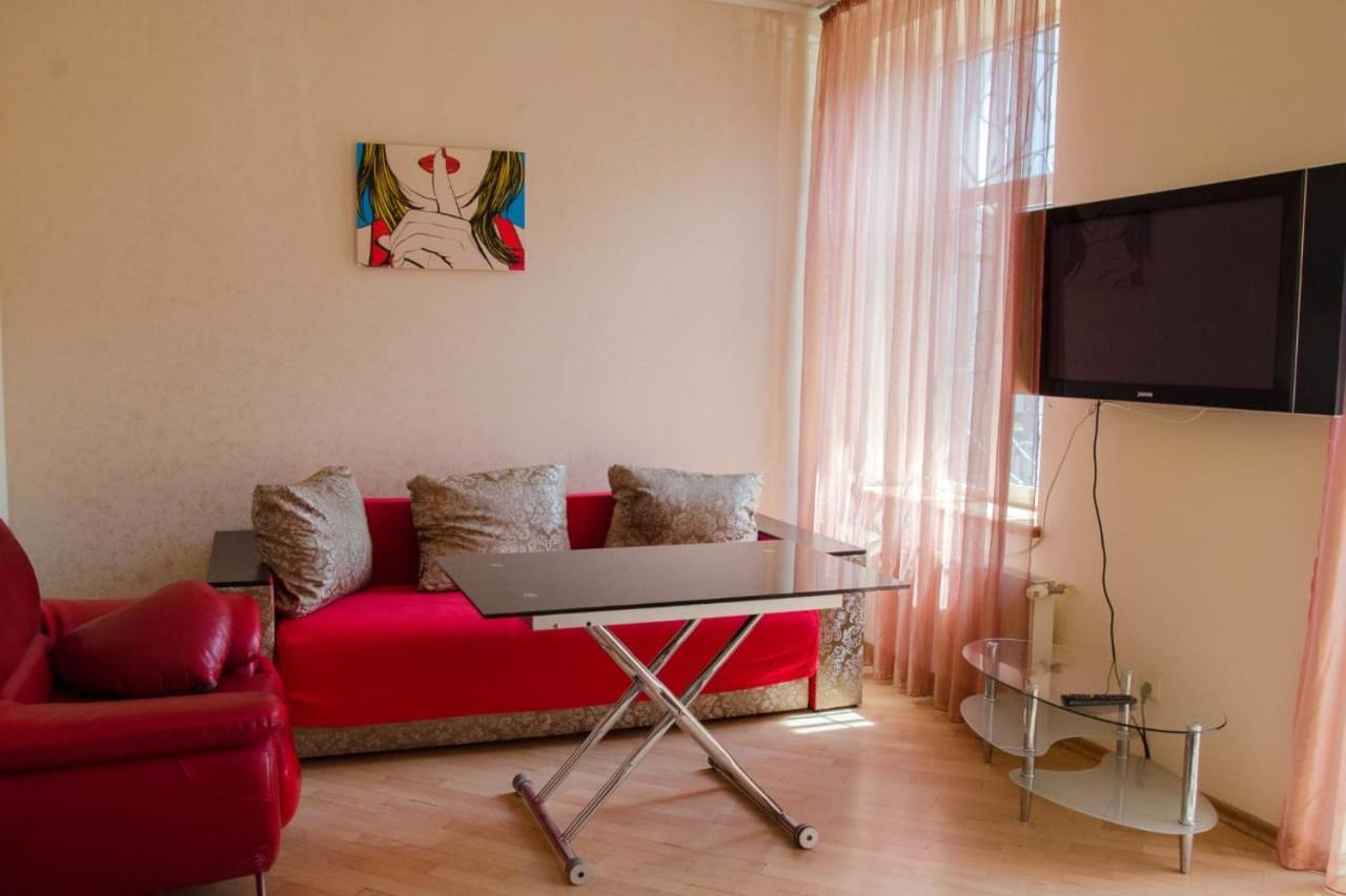 Svobody Avenue Apartment リヴィウ エクステリア 写真