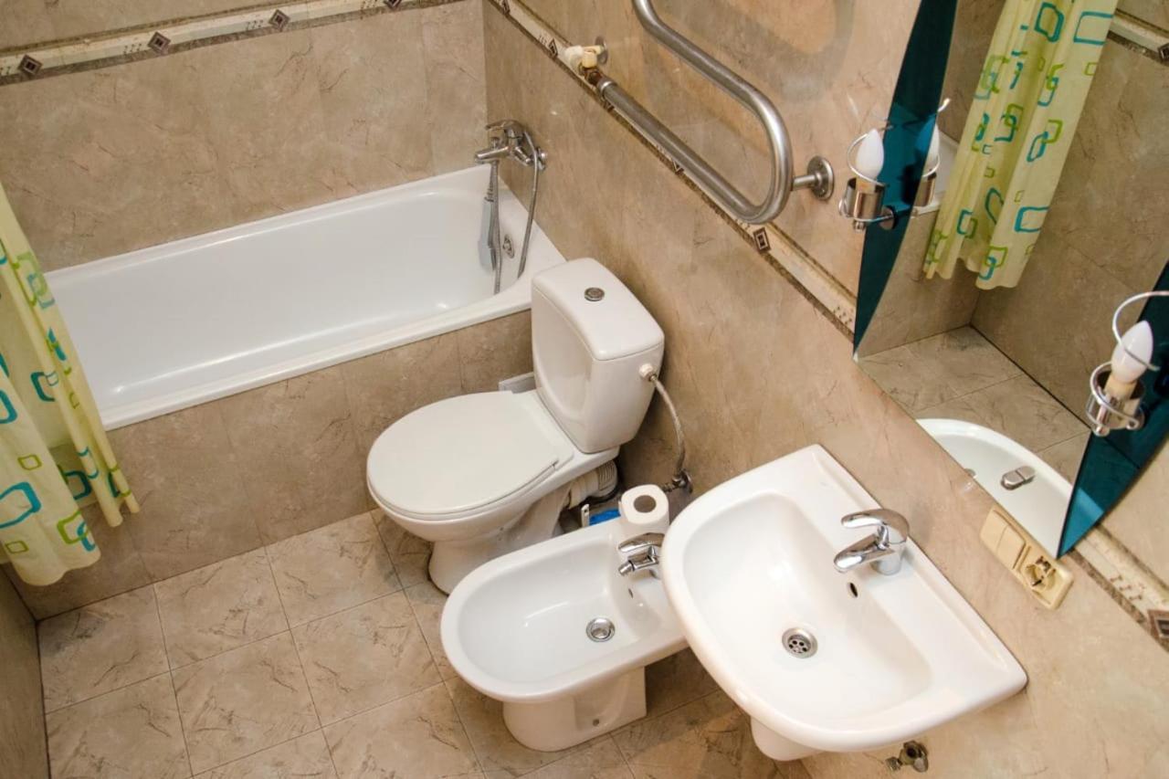 Svobody Avenue Apartment リヴィウ エクステリア 写真